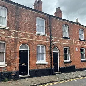  Holiday home - Lovely 2 Bedroom House In The Heart Of