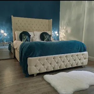  Apartment - With Free Parking