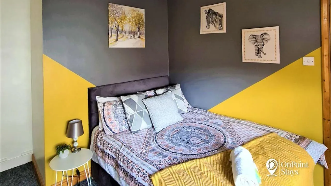 Lovely Spacious 5 Bedroom Home Near Chester City Centre Apartment
