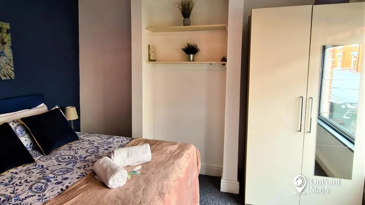 Lovely Spacious 5 Bedroom Home Near Chester City Centre Apartment