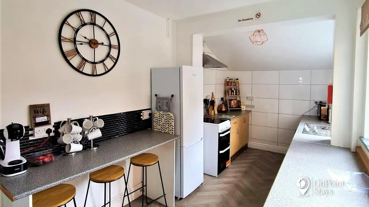 Lovely Spacious 5 Bedroom Home Near Chester City Centre 0*,